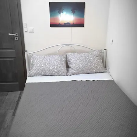 In The Part Of The شقة سالونيك